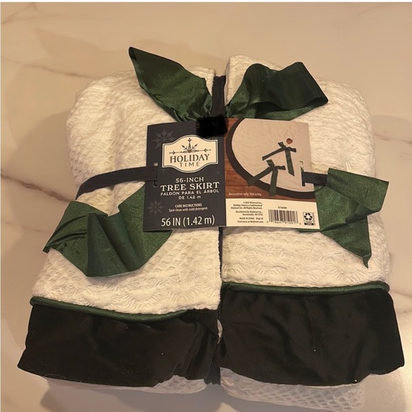 NEW 56” White Knit Tree Trim Christmas Tree Skirt - Picture 3 of 5